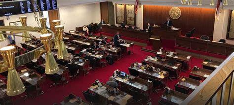 State Senate committee approves sports betting bill .